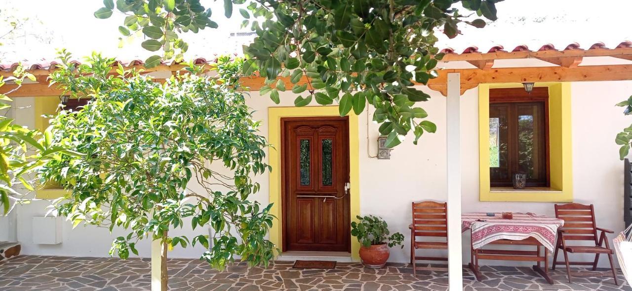 Small Villa Gerani Agios Vlasios  Exterior photo